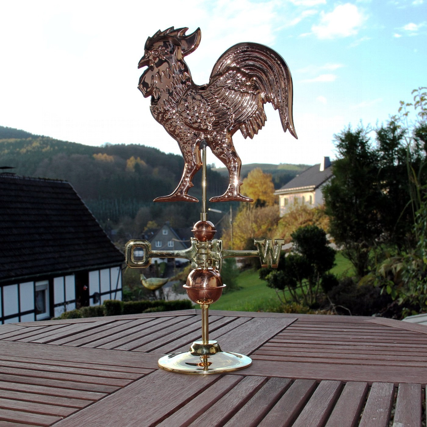 Kleine Wetterfahne 226 - Wetterhahn mit dekorativem Standfuß oder Wandhalterung für Gartenhäuser