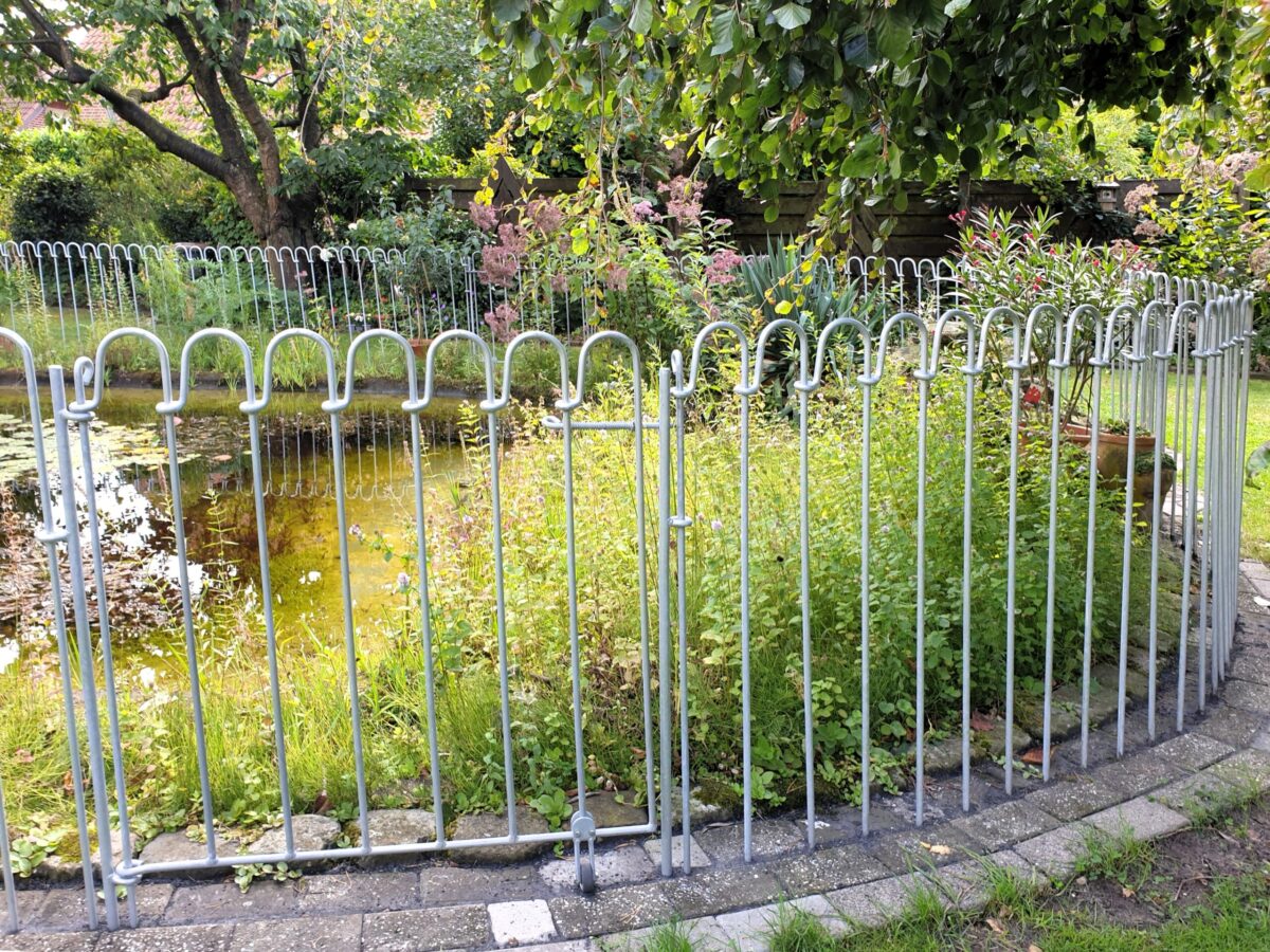 Galvanized steel door for plug-in fence