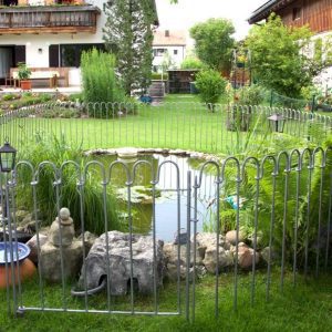 Modulare Gartenwege aus rostigen Blechen - Steckzäune aus Metall